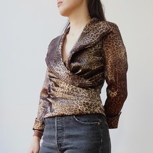 Vintage iridescent leopard printed faux wrap top
Size 6 great condition